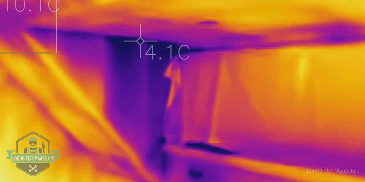 Thermografie bij lekdetectie in Maassluis Warmtebeeldopname van een vloerconstructie tijdens lekdetectie in Maassluis